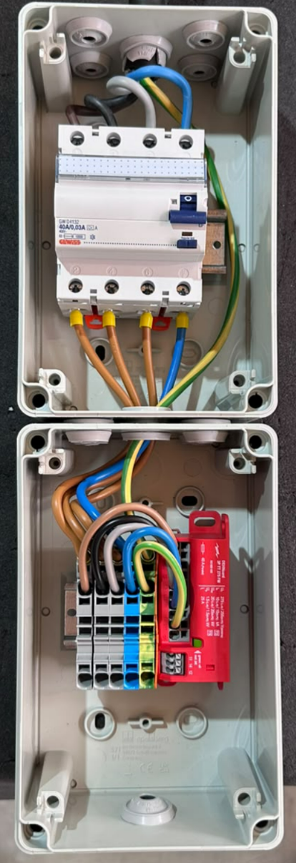 Reihenhaus AG Ladesäule passend für ChargeLine Wallbox mit Dach