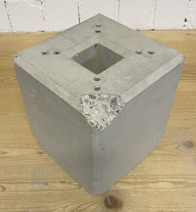 Geprefabriceerde betonnen fundering voor "DIE-LADESÄULE.DE" oplaadpaal, -standaard of -zuil